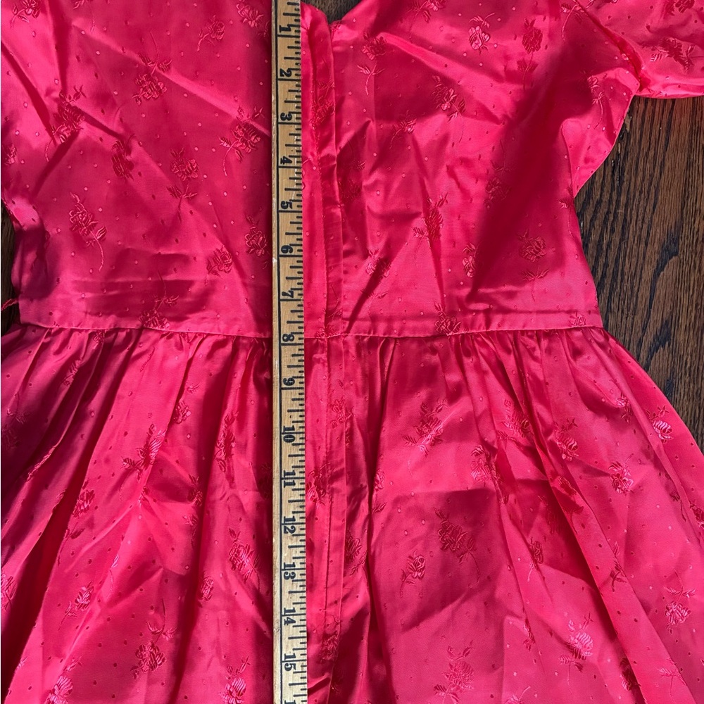 Red vintage 50s/60s style dress with puffy sleeves and floral pattern - Picture 11 of 12